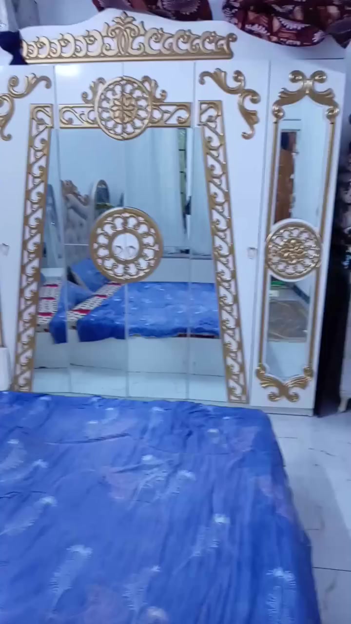 غرفه لبيع تركي مع دوشك مكن بغداد بوب الشام السعر ٧٠٠ وبيه مجال ***********
