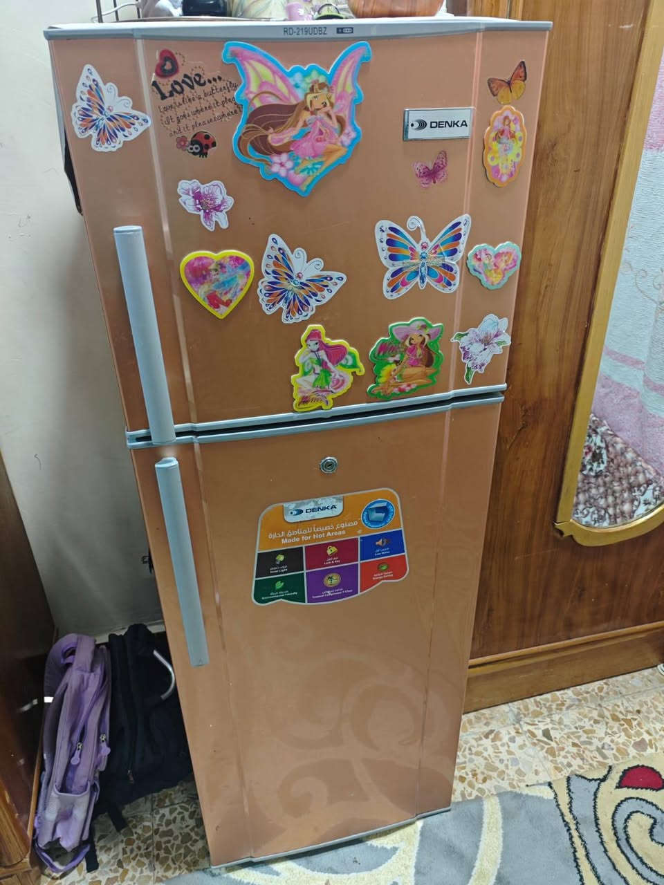 السلام عليكم
ثلاجه للبيع نضيفه جدا شغاله شرط تبريد 
حجمها 12او 10قدم تقريبا نضيفه جدا 
سعر 140بيها مجال 
مكاني بصره على شارع بغداد قرب المحكمه 
*********** للتواصل
