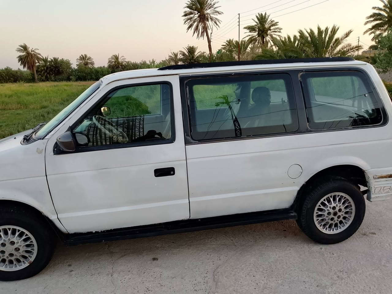 سلام عليكم دوج كلازر محرك وكير جدد تخم تاير حداديه نضيفه دواخل جديده كشرها نضيف مثل ما موضح بلصور رقم انكليزي تحويل مباشر
‏‪***********‬‏
