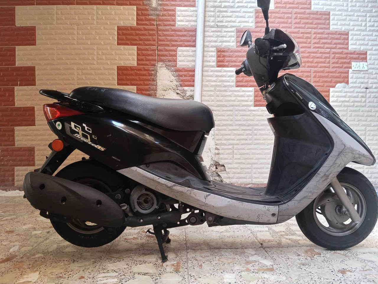 السلام عليكم
دراجة بريز بغبغاء ياباني جديدة لوك 
دراجة كفاله عامه من كلشي 
شرط جيب فيتر وتعال فحص براحتك 
ماشيه 10 الاف زيرو وراقها ابسمي 
مكاني بغداد البلديات
شراي يتصل ***********
قفلها مليون و100 قفل قفل
