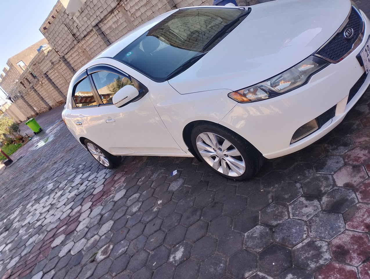 للبيع.    *********** كيا سيراتو 2011خليجي حساسات خلفيه اشاير بالمري تحكم استيرن كامرة شاشه رقم دولي سنوية وهزة جديده سعره 95 محرك دوش كير ومحرك تبريد جيد جداً مكفولة من الضربة والتبديل بية نص جاملغ خلفي صبغ فقط مكانه كربلاء المقدسة
