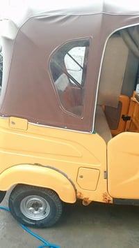 تكتك مديل 21 نضيفة ومرتبه بدون ضربه مناقصه شي  مكينه مكفوله عنوان بغدا...