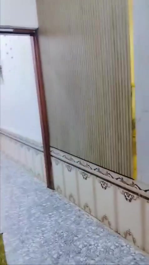 مشتمل مساحه 150  متر.
وجه 6 نزال 25

نضيف كولش كماموظح  بناء حديث للبيع كسيرات 

خلف مدرسه أبو الحرار للاستفسار أتصال ***********

***********

