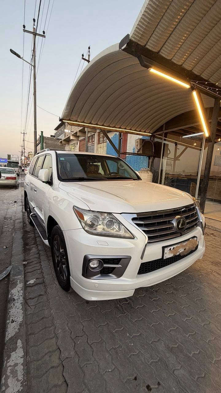 لكزس LX 570 موديل2013
سيارة فخمة جداً بحالة ممتازة، استخدام نظيف 
• المواصفات:
الموديل:2013
المحرك: V8 5700 سي سي
العداد:200,000  كم
• التجهيزات:
بصمة + تشغيل
نظام مانع انزلاق
شاشة + نظام ملاحة
5 كاميرات
رادار أمامي
فتحة سقف
داخل جلد فاخر قرميدي مع تدفئة وتبريد
ثلاجة
نظام صوت مميز
تحكم ستيرن + فوليوم
مرايا كهرباء
باب خلفي كهربائي (جك)
نظام قيادة (Eco / Sport)
حساسات أمامي وخلفي
• الحالة:
بدون صبغ
بارد بجاملغ الايمن
محرك بشرط مامفتوح
 لوك بالكامل
سيرفس كامل بدون أي نقص
4 إطارات جديدة
جاهزة ولا تحتاج أي مصروف

السيارة رقم بغداد انكليزي بأسمي 
السعر 370 وبيها مجال حگ الجية 
السيارة موجودة بالبصرة // للاستفسار +964 772 574 7813


**إذا كنت صاحب هذا الإعلان وتريد حذفه لأي سبب، رجاءا أرسل رسالة إلى الدعم الفني**
