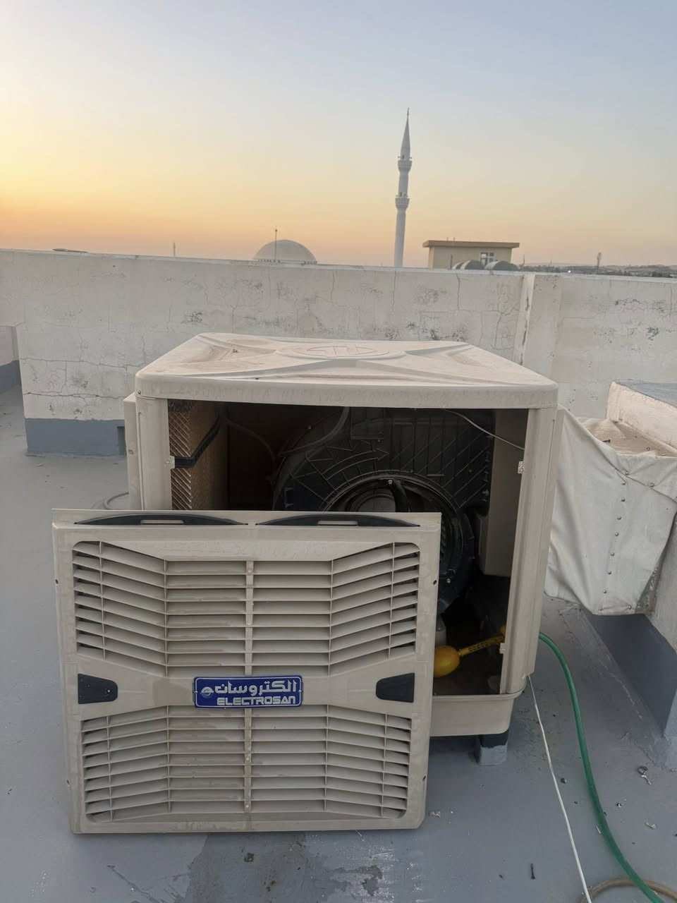 مبردة خارجية للبيع  حلفات كارتون بيها نظام السرعات و نظام الـ freezing تنطيك هوا بارد ثلج مستعملة استعمال بسيط بعدها جديدة
العنوان اربيل لانة ستي 
***********

