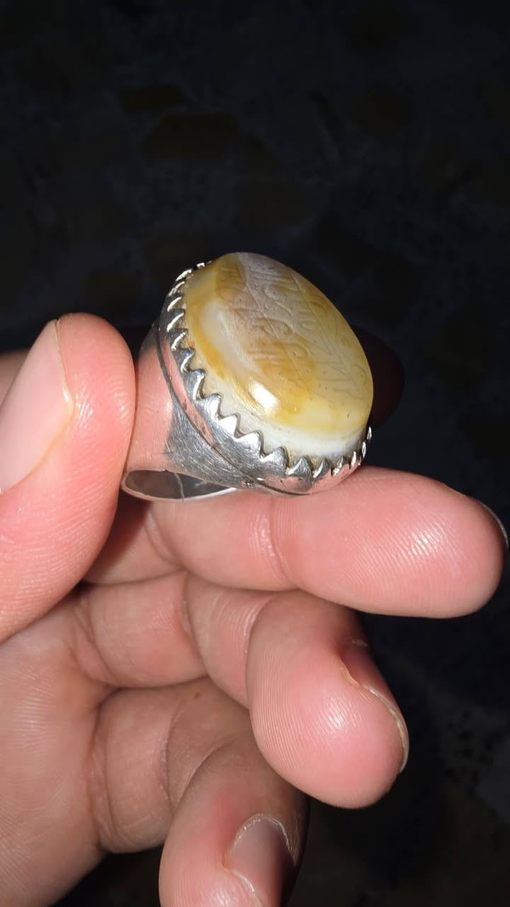 عقيق خط كوفي صياغة يدوية السعر 75 ألف وبيه مجال بسيط.


**إذا كنت صاحب هذا الإعلان وتريد حذفه لأي سبب، رجاءا أرسل رسالة إلى الدعم الفني**