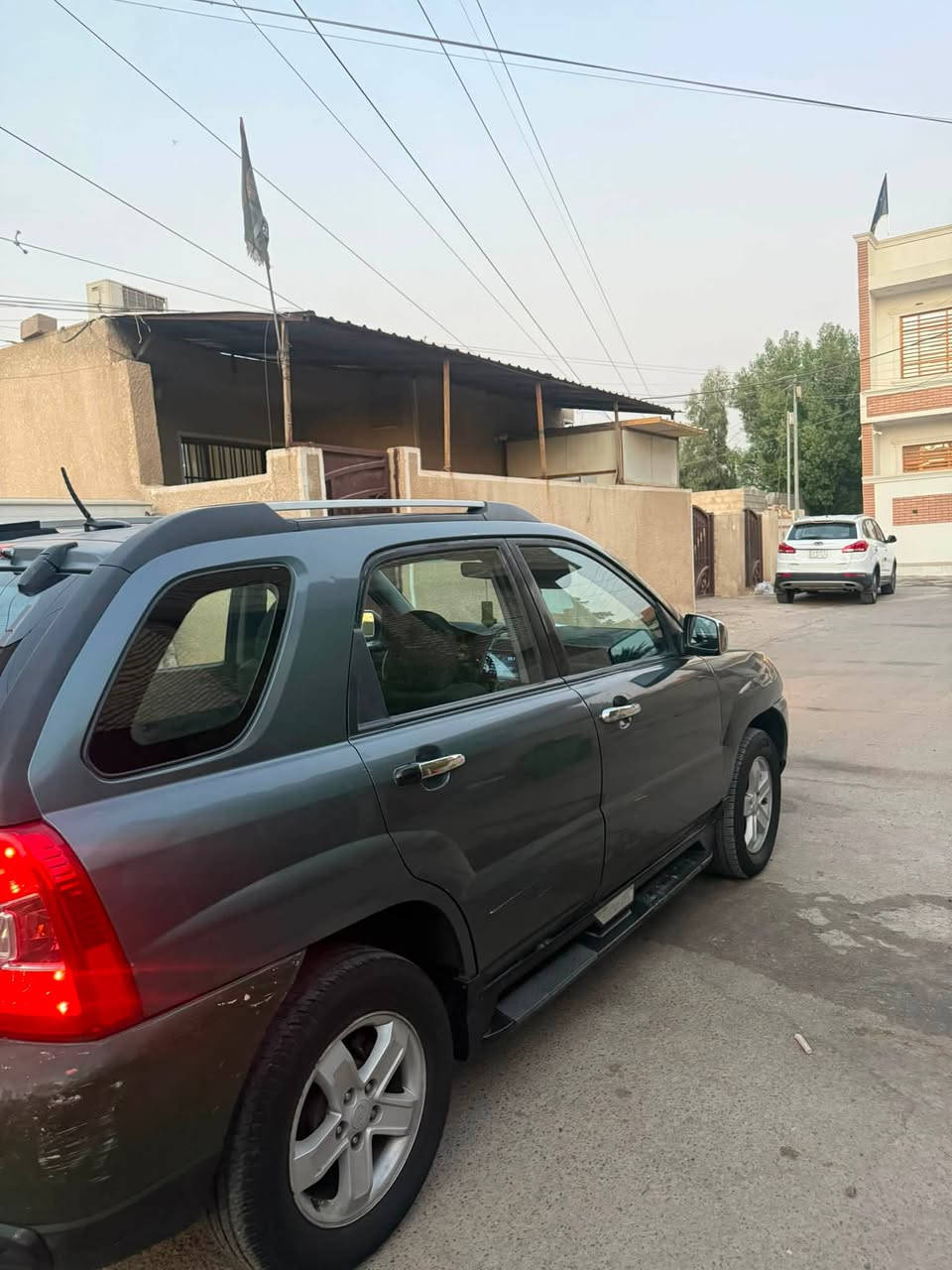 السلام عليكم عندي سبورتج موديل ٢٠٠٩ وارد امريكي بيه حادث جاملغ خلفي  وحاف البنيد السياره جاهزه صدر امامي خلفي تبريد شغل رقم بغداد السعر ٨٥ مكينه ٦ سلندر ٢٧٠٠ التواصل ***********
