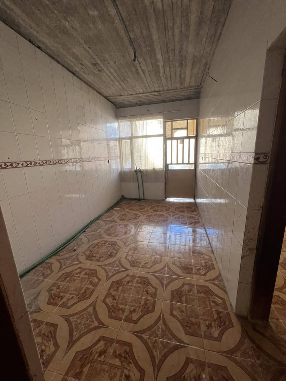 🏦🏢  #خانوو   لە #کەلار 

لە 🌍 #گەڕەکی#شەهیدان
 
🟡 ڕووبەری🧱 :  125 م² ( 6.5   *   ٢٠  ) 
🟡ڕووی سلیمانی
🟡 بەرامبەر تەلار دیندار

  ⬛ خانوەکە🏫 پێکــهاتووە لە یەک قات :   
🔵 میوان
🔵 دوو ژوور نوستن 
🔵مەتبەخ 
🔵 هۆڵ

    📞:   ***********
              ***********
