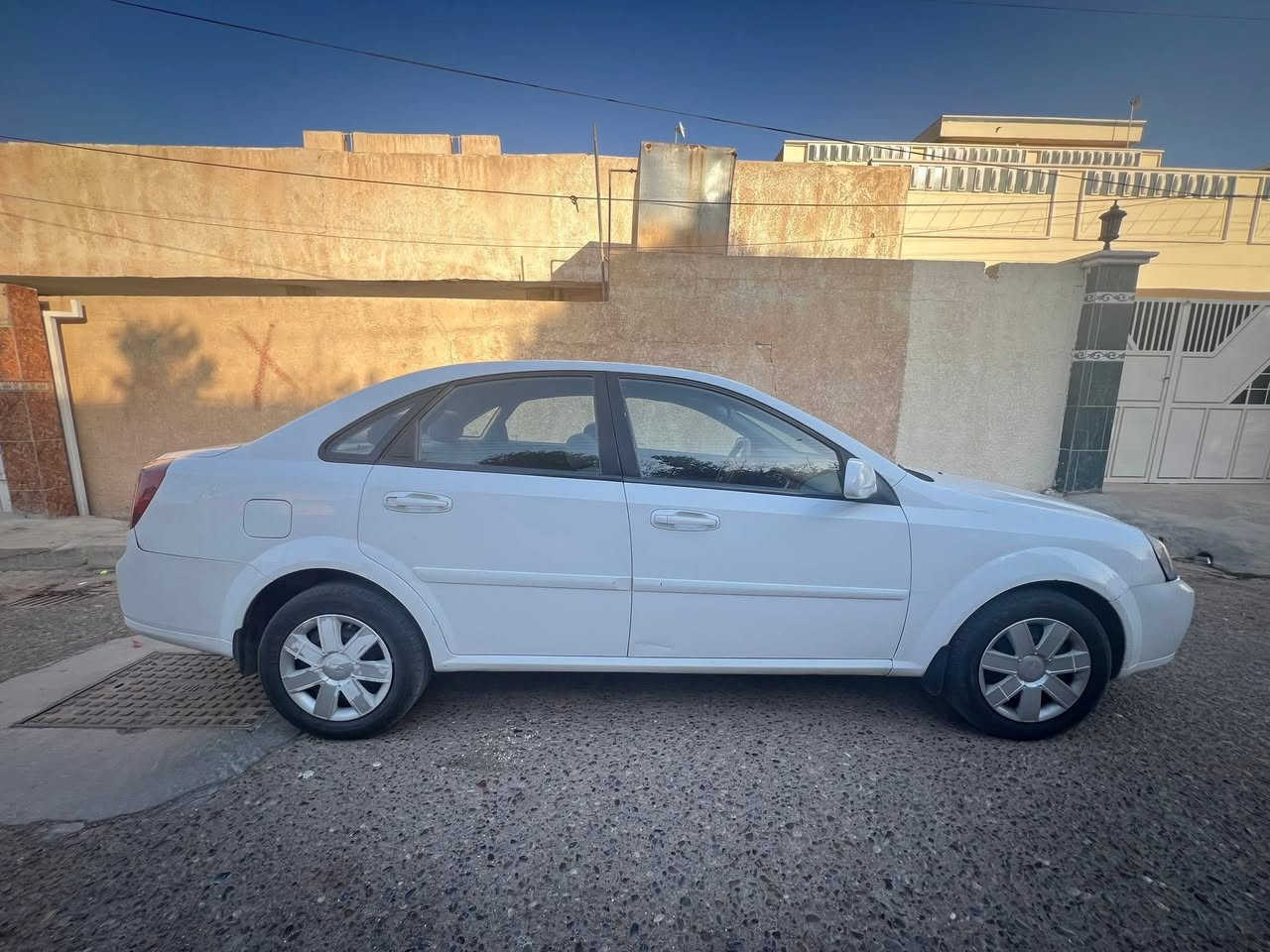 سلام عليكم (***********)
للبيع اوبترا موديل 2013 شركه العامه رقم بغداد دولي سنويه جديده تحويل ثاني يوم بسمي السياره 

سياره بيها قطعه ونص صبغ بدون دواخل باقي كفاله 
سونر مرفق

 تبريد شغال ثلج شرط الضهر بل زدحام تشغل تبريد

داخلها كله ع وضع الشركه مملعوب بي وكله جديد لا بي كسر ولا بي شي وحتى غسل ما يحتاج كله جديد وبلادي 

سياره جهازه من كلشي مال بيت وجنايه وبل عافيه علي ياخذها كلش حلوه ومرتبه ونضيفه بشكل 
السعر المطلوب 87 ورقه وبي مجال بسيط للشراي
 العنوان : صلاح الدين قضاء بلد
