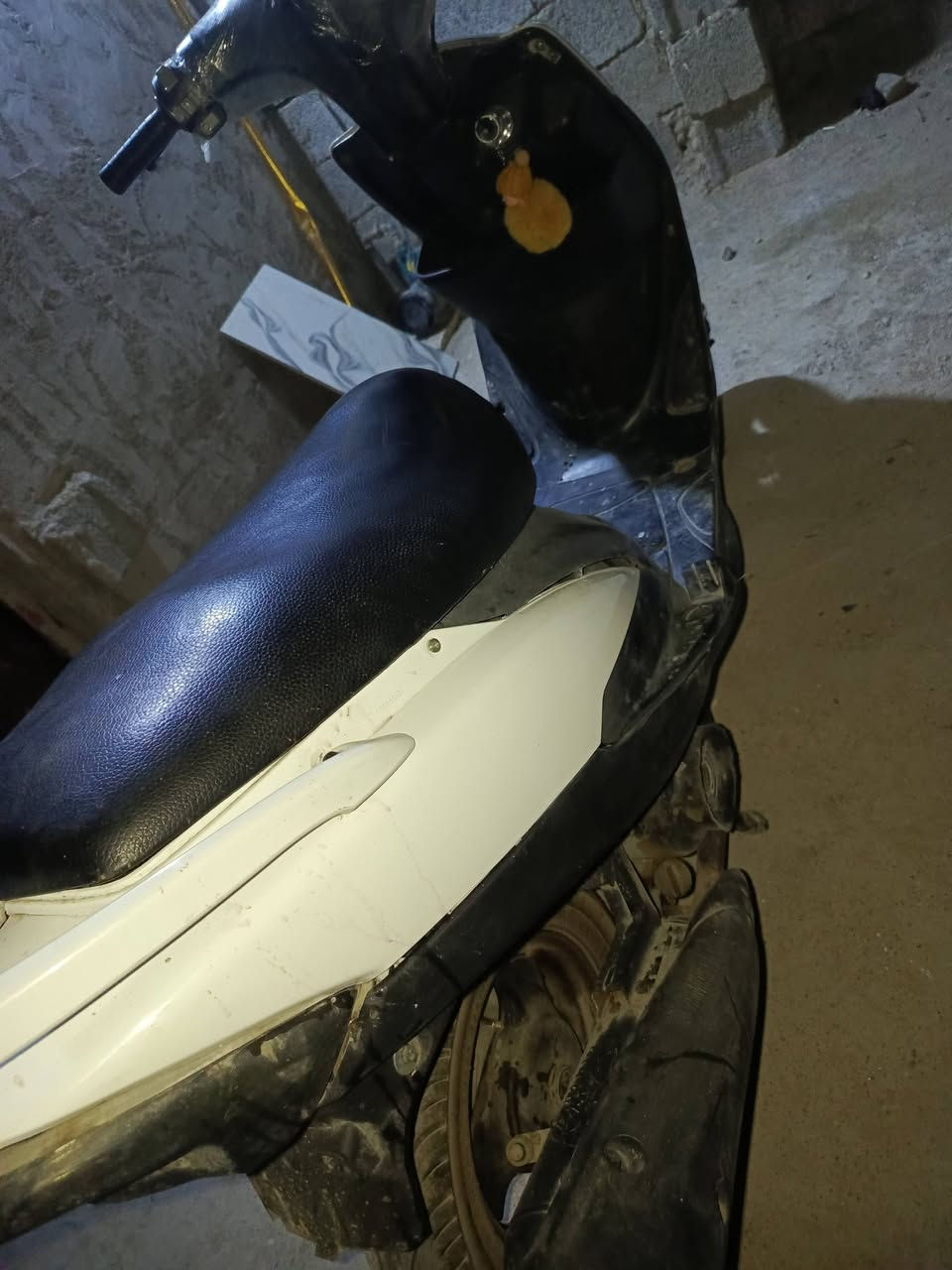 سلام علايكم ماكس عدله البيع السعر400او بيه مجال حك الجيه سلف هورن شغال لايتات ما يشتغل الكلوبات محتركه مكاني الشعله ***********وتساب ملاحضه المكينه مبدل بيه ولفات فقط
