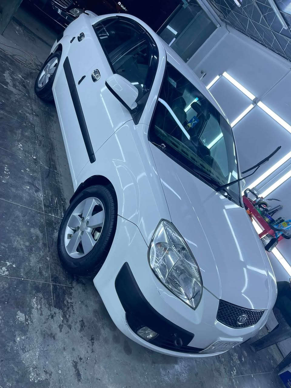 سعر 105
حيل نضيفا مال بيت 

وارد امريكي 

ماشي 73 مايل

كيا ريو موديل 2009

كابون بانزين ورقي بيها 

محرك 16 المرغوب 

شاشه كبيره 

قفل مركزي 

تحكم ستيرن 

سبيكر هاتف
تبريد ثلج 

سبايدر اصطاب لايت بلادي 

لايت زينون 

ماتصرف عليها دينار وضع شركه 

تراي بصره شرط 

عنوان موصل حي الشرطه 

***********

خابرني ودلل
