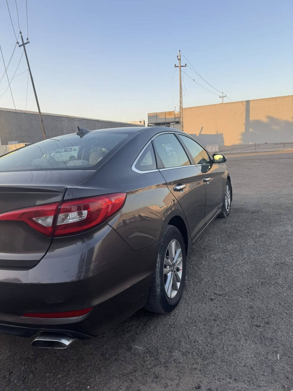 يالله سلام عليكم سوناته موديل ٢٠١٦  أمريكي حادثها جاملغ وبنيد بيها باب مبدل بلعراق وبيها مكانات صبغ أبيع عام رقم بغداد دولي بسمي سيارة مكفوله من كص مكينه كير صدر امامي خلفي تخم تاير منضومت تبريد كله مكفول  السعر ٩٥ وبيها مجال مكان سيارة بغداد البياع ***********
