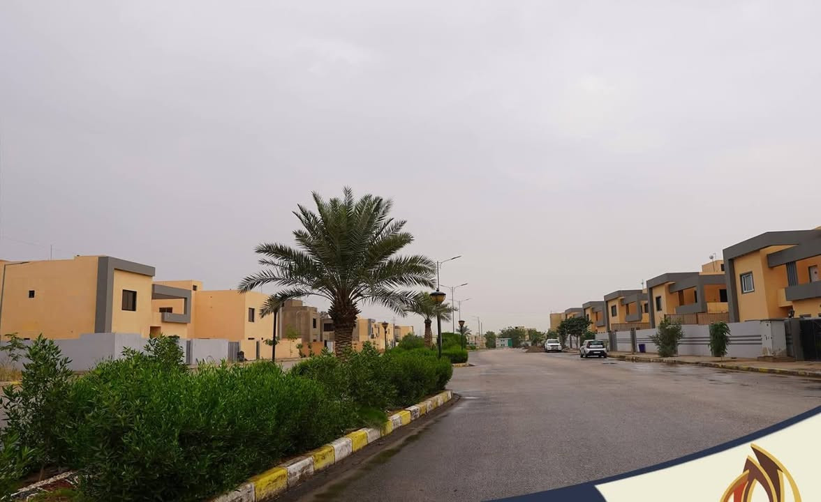 السلام عليكم بيت للبيع مجمع السلام السكني قريب شارع جامعه الكفيل
4 غرف نوم صاله ستقبال مطبخ حديقتين كراج سيارة صحيات السعر 100 مليون يشمل الامداور باقي للمصرف ٧٨ مليون بدون كفيل  مكتب إبداع ألاسود للوساطة العقارية واتساب
***********
