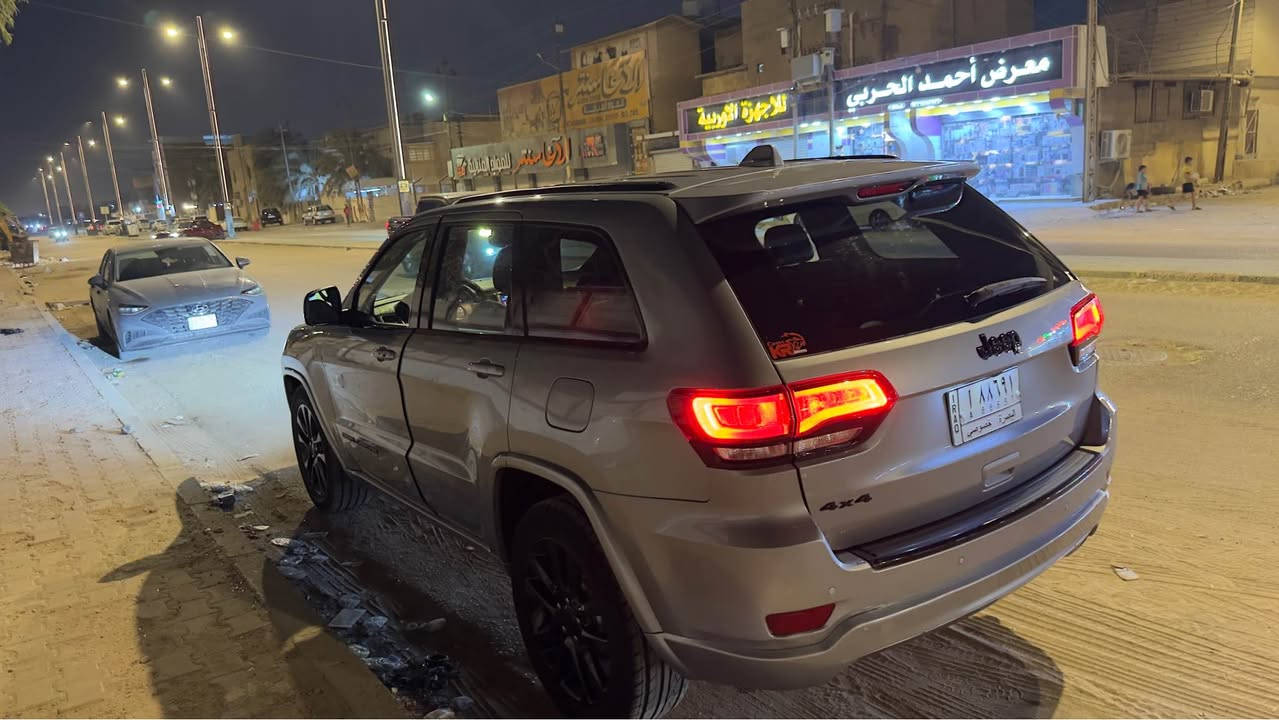 جيب شروكي 2018 السياره مكفوال ماعده جاملغ مع البنيد صبغ السياره جاهزه كير مكينه حداد  السياره بلاك توب فتحه رادار خلفي معروفه مواصفات ال بلاك توب 
*********** البصرة, العراق
