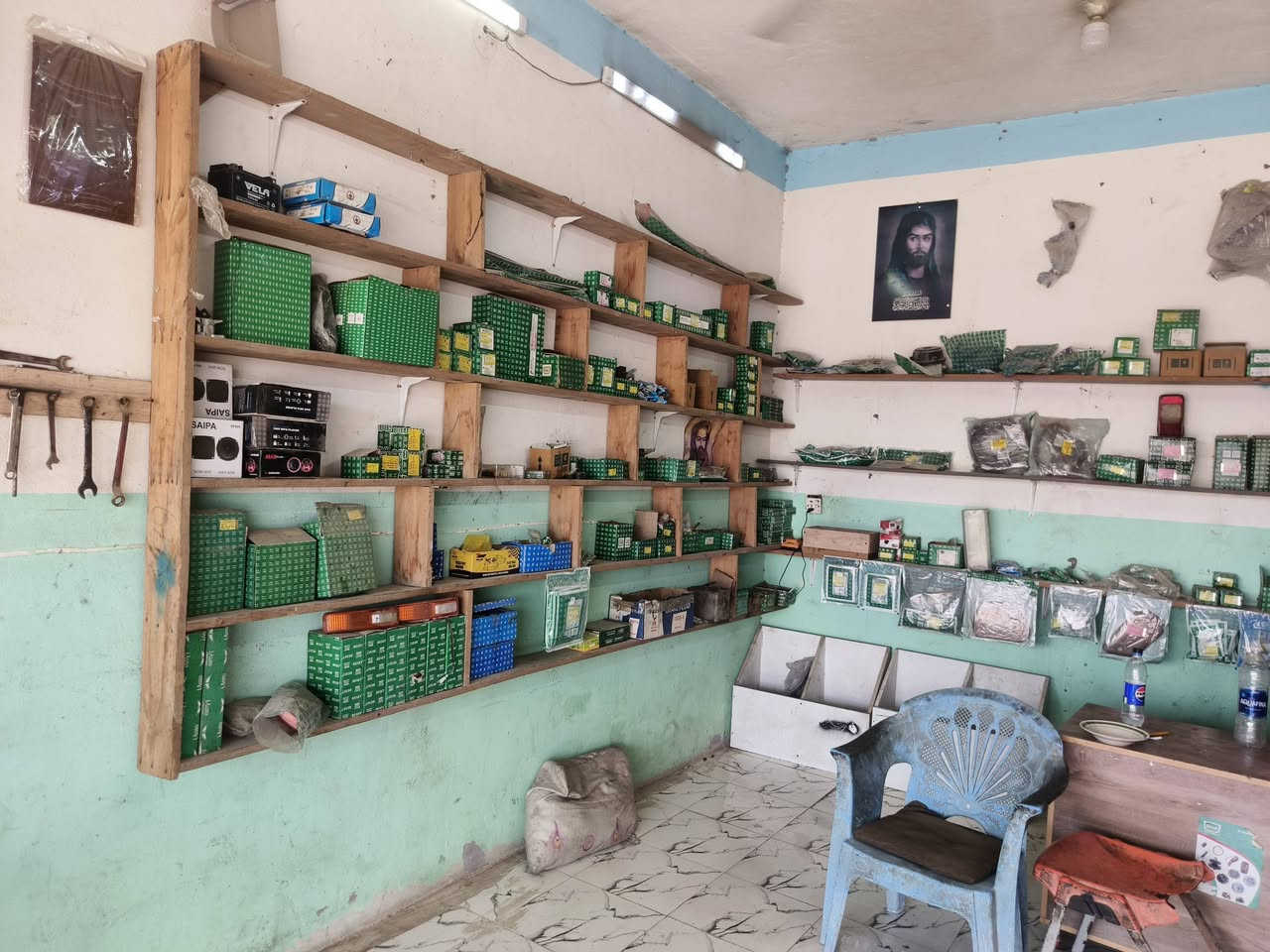 سلام عليكم  محل دوات  حتياطيه  تكتك باجاج  فقط  البيع   ابيع بسعر الجمله  المحل مجرود   بس مامحسوب السعر تجي تسعر القوام واني نسهل وياك المحل ابيه الدوت شلع قلع   بدون  عدت عمل***********
بغداد جسر ديالى القديم
