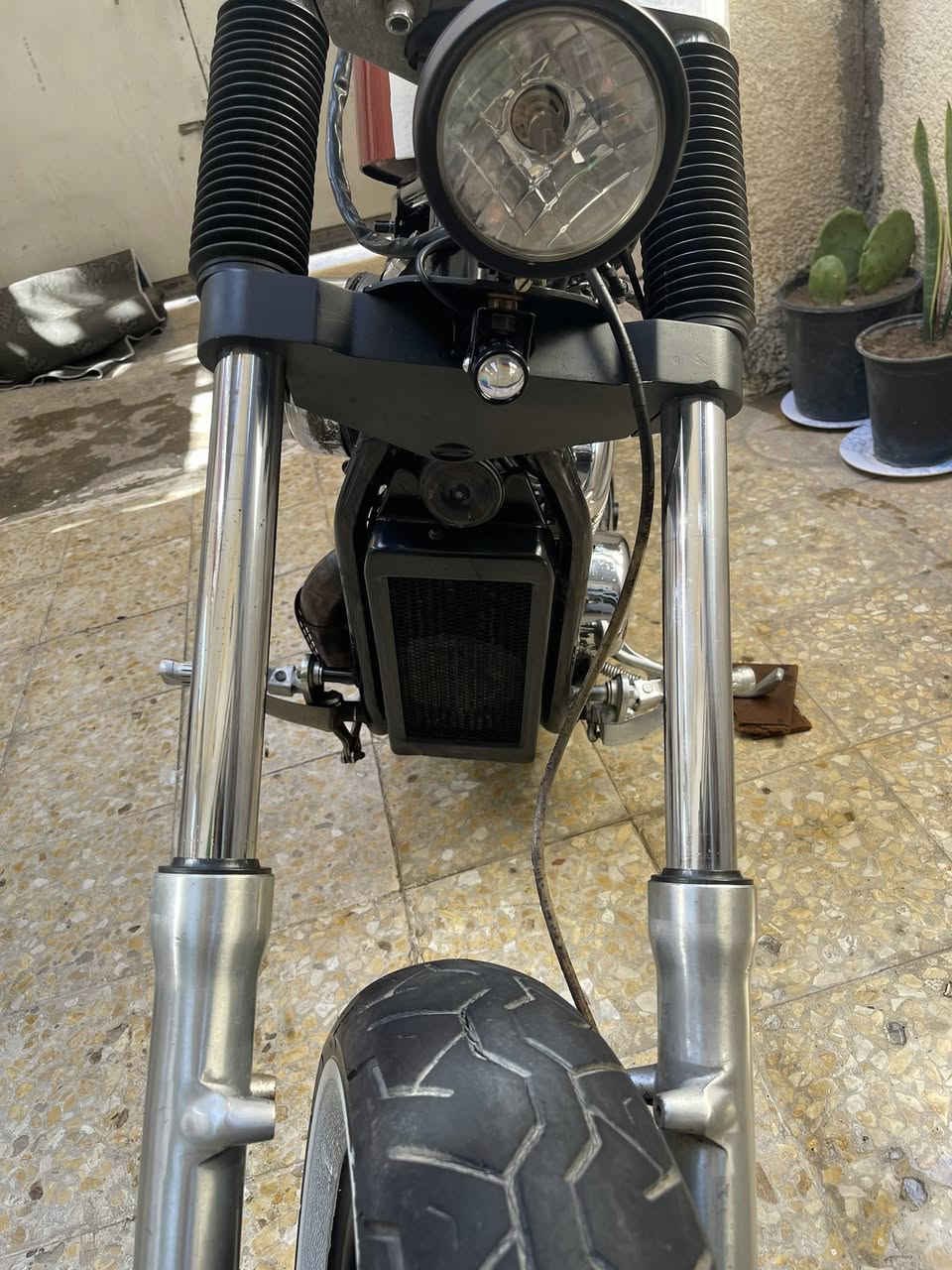 السلام عليكم
ـ Honda Steed 400 Bobber
المحرك بلادي ما مفتوح 
صالنصات رياضي نيكل
ويل امامي فولگان 15 
ويل خلفي فولگان 16 
تاير عريض خط ابيض
شوته رياضي
قبضات - دواسات - الدواسات الخلفيه سيت واحد اصلي
كلچات تبديل جديد
بلكات تخم كامل جدد
الكابريتر عليه ادامه جديدة
كهربائيات صافية 
التانكي طلاء ايبوكسي من الداخل بدون زنجار او وصخ 
قمچيات كله جديد 
الدراجه جديدة وجاهزة ما بيها اي نقص 
معدل الدراجه
ـ 130/140km.h

السعر 1500 / بغداد - الامين الثانيه
*********** - ***********
