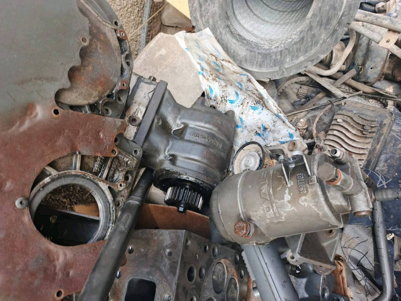 السلام عليكم غراض مكينة داف 380 كل التفرعاتها للبيع ما عدى الكرنك و السلندر الغراض المتوفرة و كلهن مستعملات بس جدد مال مكينة تفصيخ (واتر بم - انجكترات طخم مع قاعدة كاملة  - سوبر - سلف - طاحونة - كورات نص عمر - تاروسة نص عمر - تفرعات المي - تفرعات الدهن - براد دهن - كيس دهن - اويل بم - بليات انواع من راس الكرنك الخ -قبق وجه محرك - باور ستيرن - فلاوين جديد -بوش و بستم نظيف - وبيرن و بكن  ) و اهواي غراض تحب تراسلني خاص او تتصل *********** المكان بابل