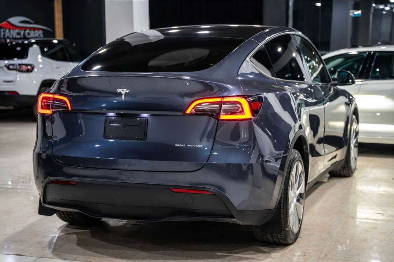 Tesla model Y Dual Motor 
Model:2023
Condition: one part
Horse power: 400 HP
Torque: 500 N.M

تێسلا مۆدێل Y دواڵ مۆتۆڕ لۆنگ ڕەینج
مۆدێل: ٢٠٢٣ 
بەس بۆنیت سبوغە بێ ژۆرێ بێ ئێرباگ زۆر خەفیفە
هێزی ٤٠٠ هۆرسپاوەر بە تۆڕکی ٥٠٠ دواڵ مۆتۆڕە
ماوەی ڕۆشتوو: ٣١ هەزار میل
ڕەقەم هەولێرە و هەزەو سەنەوی نوێیە 
ڕەقەم تەلەفۆن: ***********

تیسلا مودیل Y دوال موتور لونگ رینج
مودیل: ٢٠٢٣ سیارە بیها بس بونید سبغ بدون دواخل بدون ارباگ دعم خفیفە جدا
قوة السیارة هي ٤٠٠ حصان و تورق ٥٠٠
سافر ٣١ الف میل سیارة رقم اربیل هزە و سنوی جدیدە
رقم هاتف: *********** أربيل, العراق

