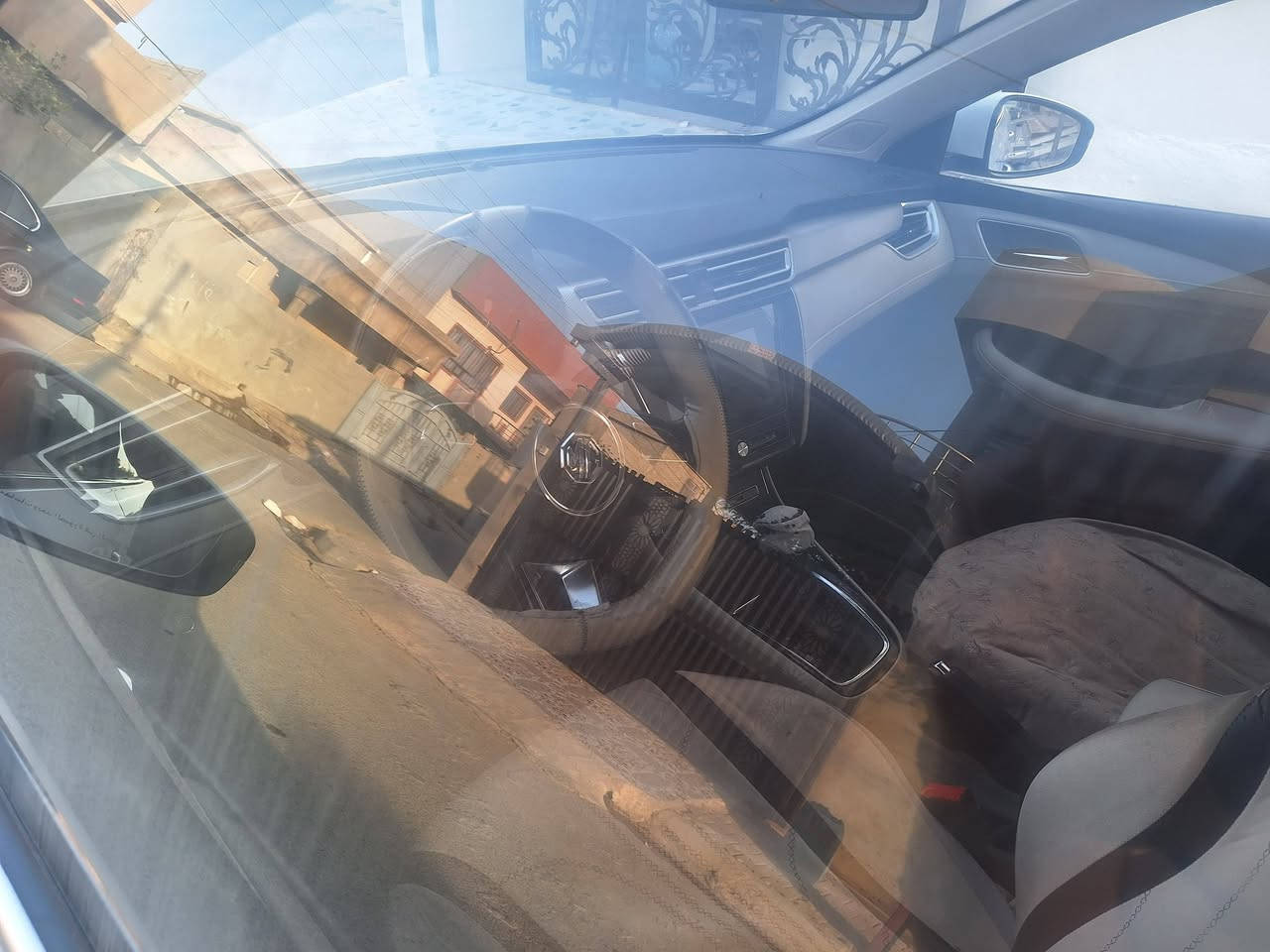 ام جي ٢٠٢١ ابيض باسمي على ضمان الشركه كلين ماشية ٤٣الف للبيع 
***********
٩٧$
