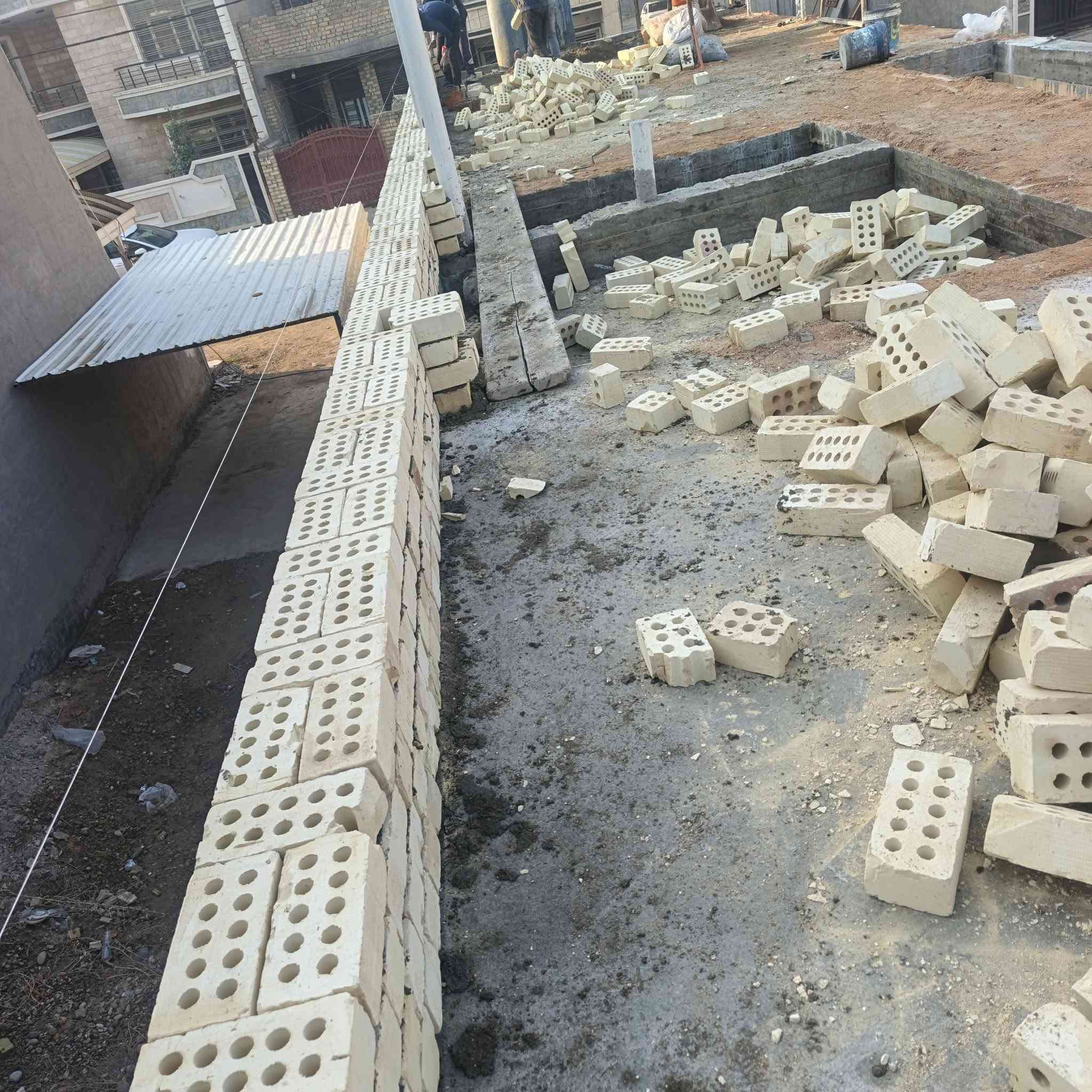 السلام عليكم خلفات بناء من اهل الفلوجه نشتغل بكل مكان شغل دقه وسرعه ونضافه التزام بالموعد للتواصل هذا رقمي بي واتس اب اتصل ودلل ***********تصعيد المواد علينه وسعر مناسب
