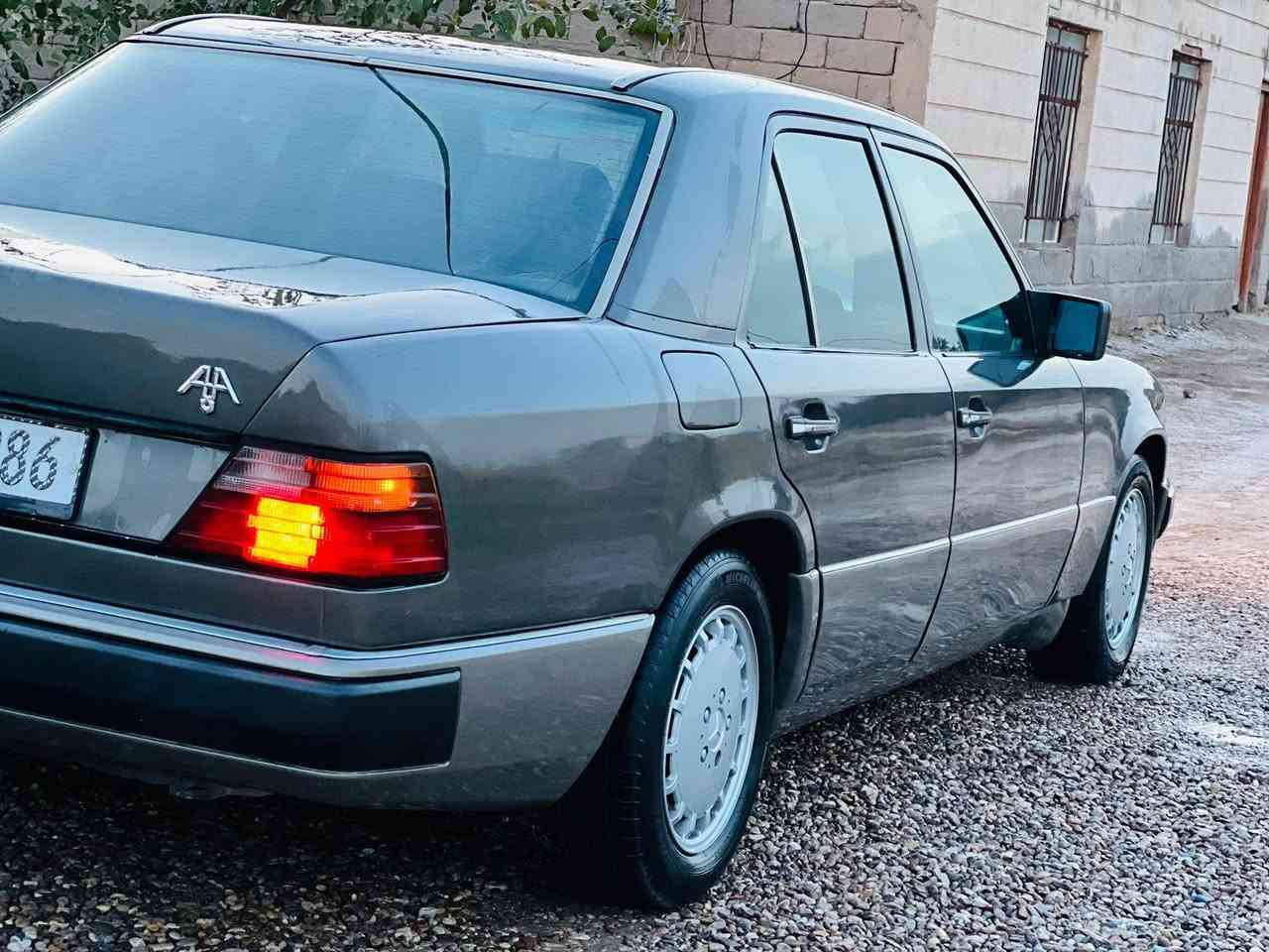 سلام عليكم مارسدس دب موديل ٩٣قواعد دبل شركه منضومه تبريد توني شادهه سنويه جديده بسمنه سياره مصبوغة عام بدون ضربه مكينه وكير٣٠٠جدد مكاني ناصرية مركز‏‪***********‬‏السعر ٧٨
