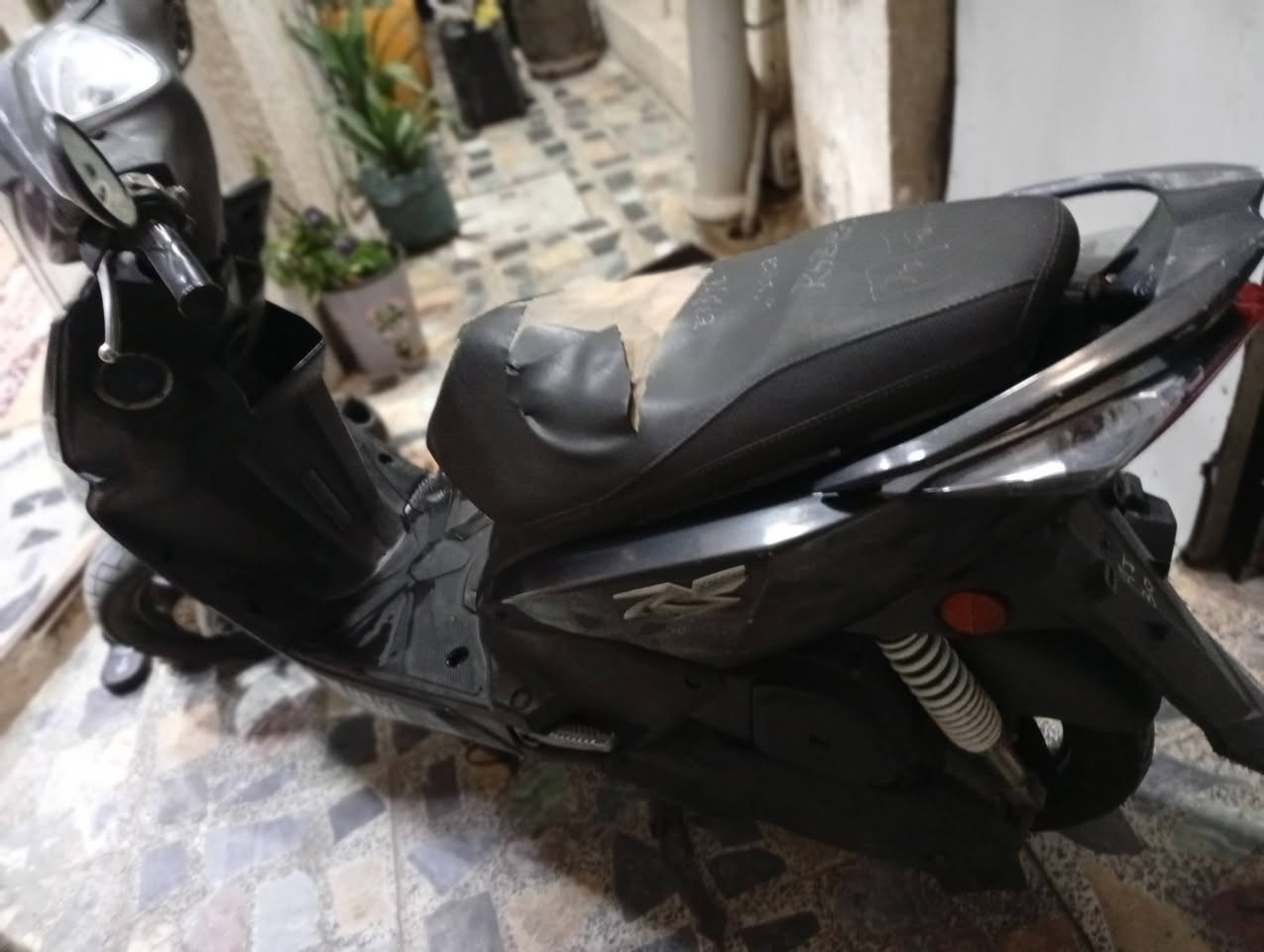 السلام عليكم دراجه مضلع حديث للبيع مكفوله كفاله عامه قبل سبوعين نازله من الرمبه السعر 900مكاني الحريه أو مراوس حسب القناعه رقمي ***********
