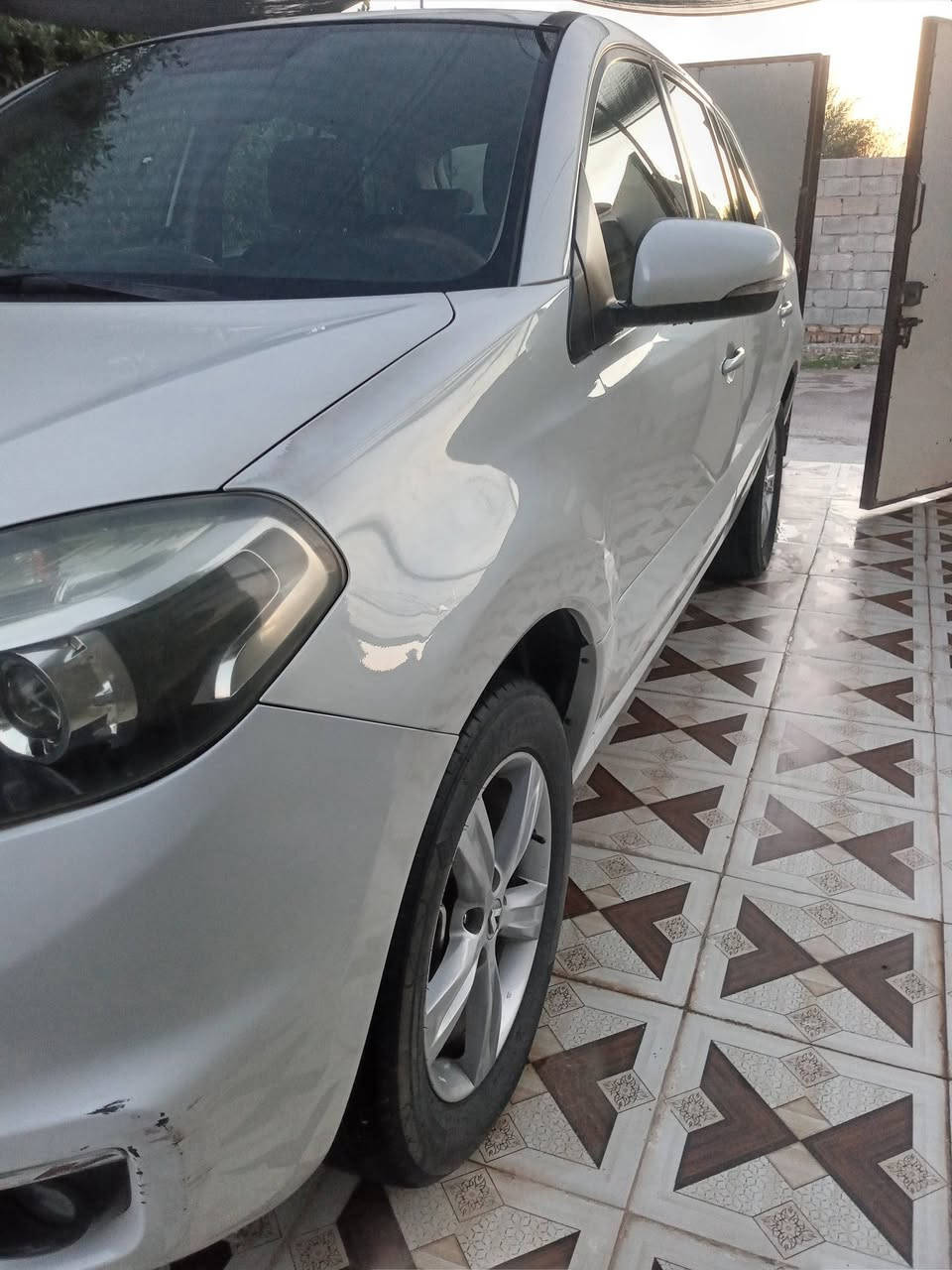 رينو ٢٠١٣ كوليوس 
سياره مكفوله كفاله عامه 
لا صبغ لا تبديل 
لا ضربه 
مكينه ٢٥٠٠ اقتصاديه 
كير ٣ وظعيات 
تبريد ثلج  
مثبت سرعه  
سيدي اواكس بلوتوث راديو كله بلاد 
عدتها وجكها بلجنطه كله على وضع الشركه 
حساسات خلفيه 
شاشه اعطال 
مثبت سرعه 
تحكم استيرن 
ماشيه ١٩٠
السيارة بأسمي تحويل مباشر 
كهربائيات كلها شغاله 
نصبتها حلوى كلش
السعر ١٠٥ بيها مجال 
مكاني بغداد 
للاستفسار 
خاص او الاتصال  ***********
واتساب
