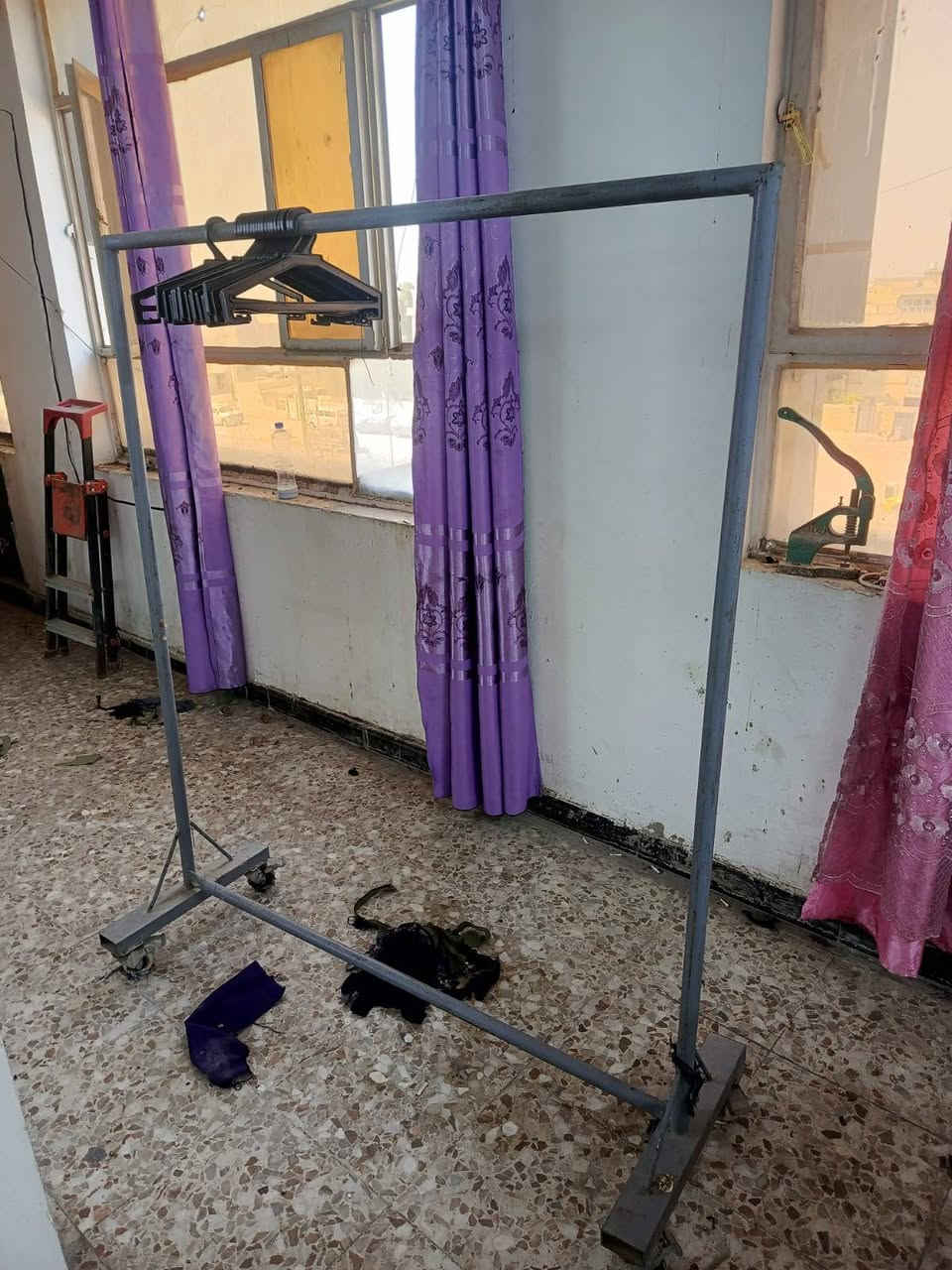 ستانات عدد 4 سعر الواحد 25 الف مكان مدينة الصدر ***********
