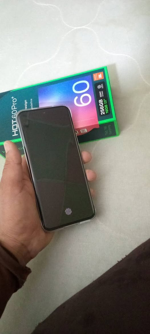 سلام عليكم عدي هاذه جاهز جديد مامستعمل ماخذه 275الله شاهد 
ومستعجل عله بيعه شاشه مصفحه  ذكره 256 /
***********
