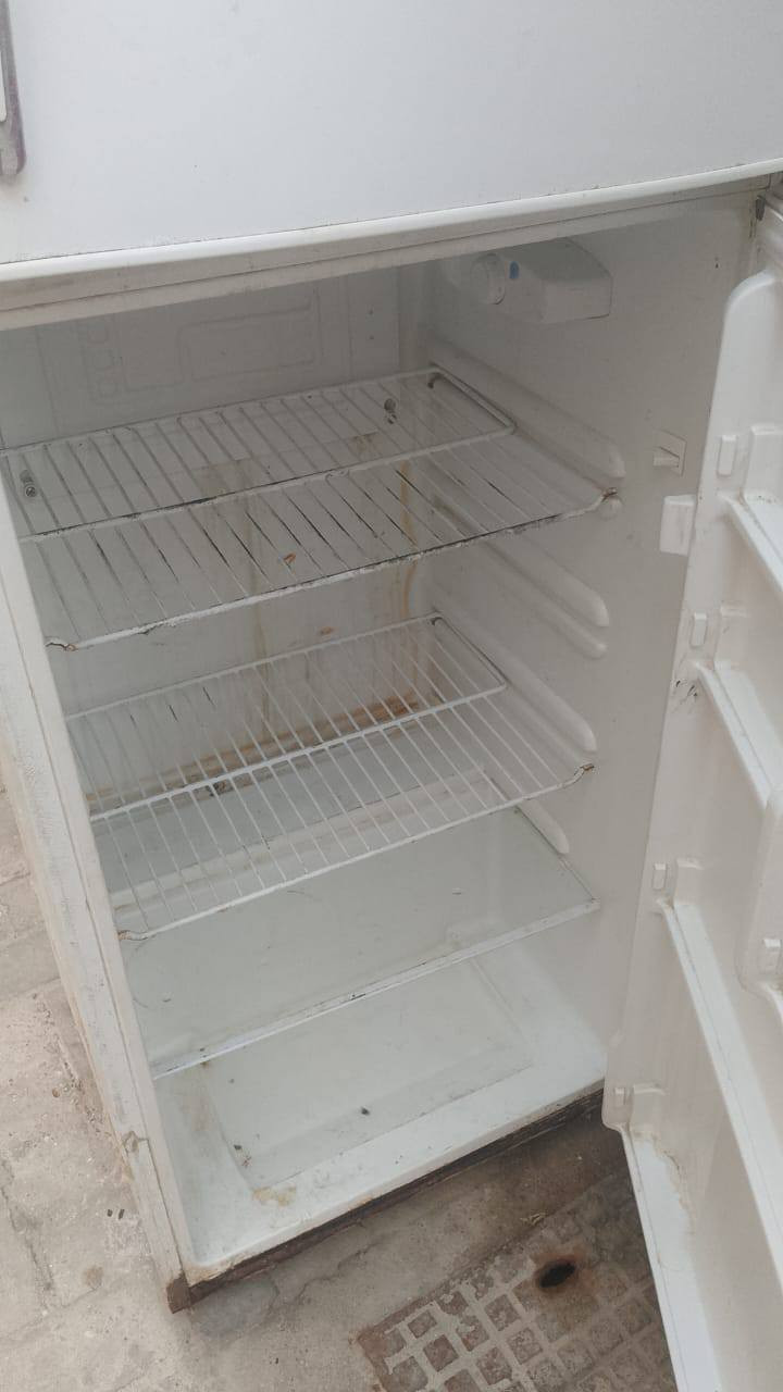 ***********ثلاجه شغاله مكان الحيانيه سعر 150 بي مجال
