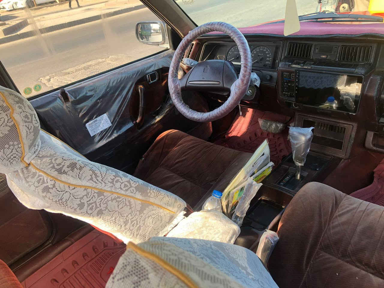 سلام عليكم سيدان موديل 1991سياره يسره بلاد كير ومكينه بطه مكفولته تبريد دفهه شغل تخم تاير جديد صدر مامي وخلفي جديد هزه جديد سنويه الى 29سياره مكفوله من ضربه بيه صبغ جمليه فقط ومكفوله من الكص والعيب شرعي سياره جهزه ومال جناي السعره 68مكاني بغداد بلديات وهذ رقمي ***********
