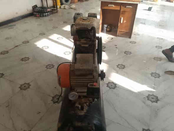 كمبريسر حجم 150 كيلو غرام
نظيفه سعر 250الف رقم ***********
