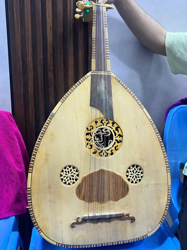 السلام عليكم ورحمة الله وبركاته

عود عراقي بغدادي
للبيع
سعره 350 الف وبي مجال بسيط

الفن يباع عندما تسود الحاجة.

للتواصل خاص + *********** فقط واتساب. بغداد, العراق
