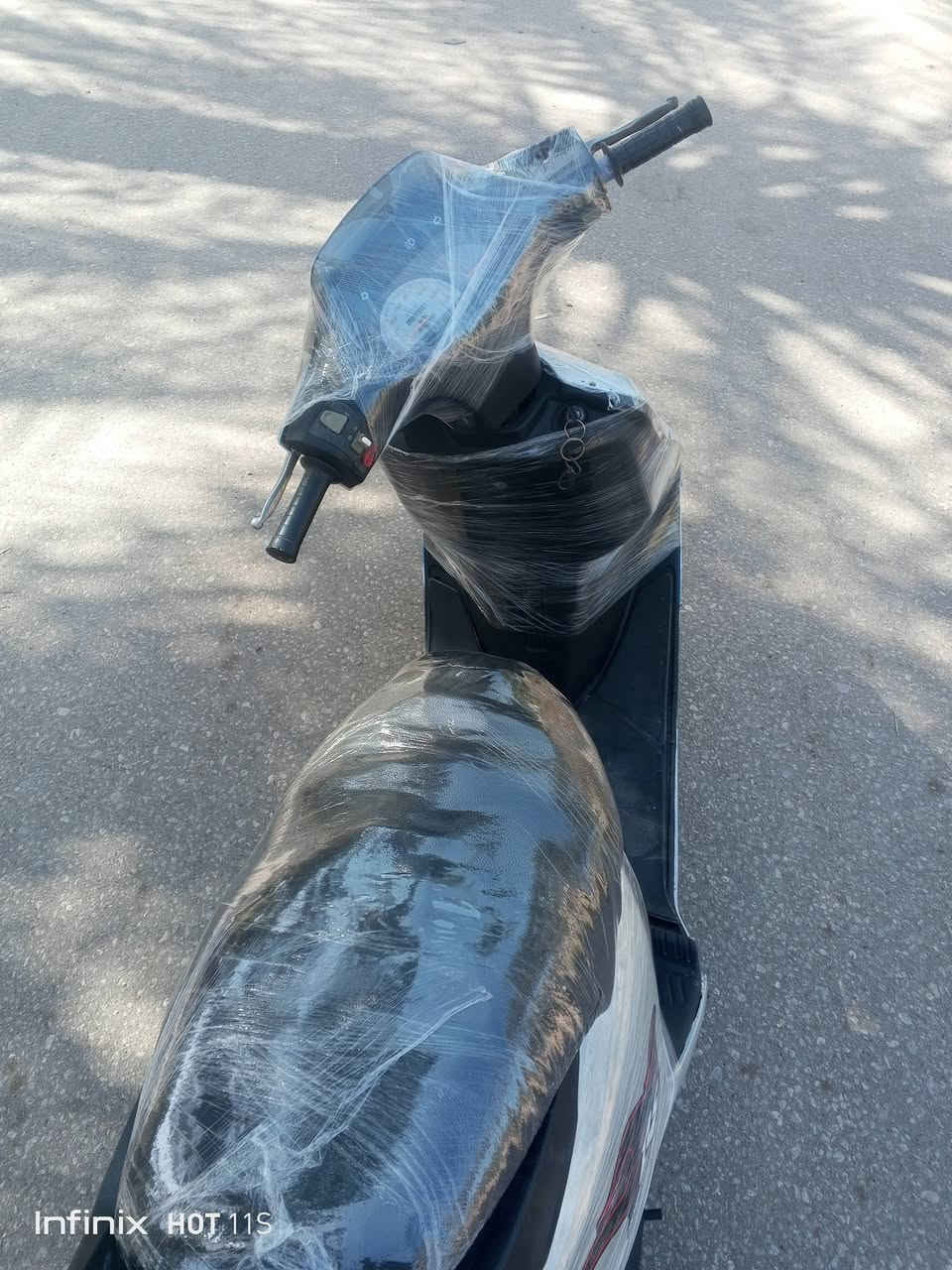 السلام عليكم متاح دراجه فراشه   ياباني الدراجه جديده حيل
كامله مانقصه برغي مكينه بلجيس اتكتك اتكتك حيل ناعمه شلعه معدل فوول  
كهرباءيات كامله سلف هندر لايت عالي ناصي هورن  اشاير وره كدام كله شغال 
دبلات فوول زوج تايرات جدد     السعر  330 وبيه مجال للشراي للستفسار الاتصال *********** مكاني بلقاسم تحياتي
