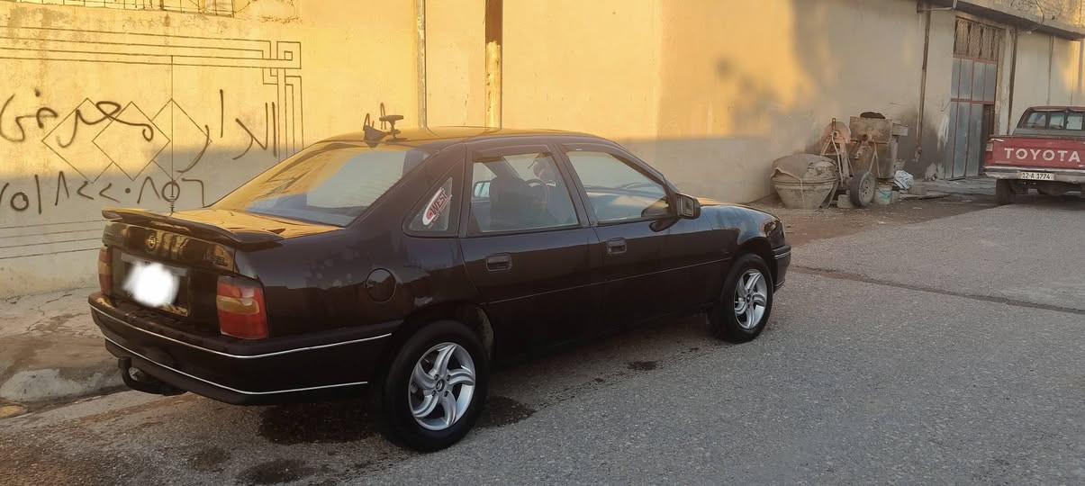 لبيع سياره رقم جديد كربون بنزين موجود محرك 18 موديل 92 سعر على رقم ***********
