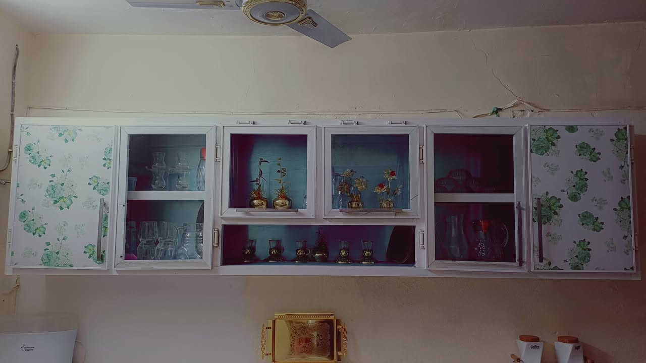 كاونتر للبيع  بغداد حي السفير سعر ٢٥٠   رقم الهاتف ***********
