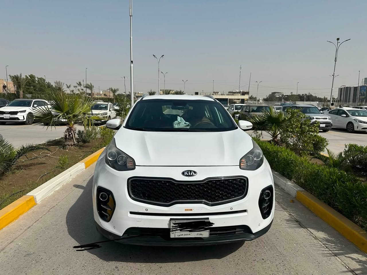 سيارة سبورتج ٢٠١٧ وارد خليجي المحرك والكير مكفول ومكفولة من الصبغ ما عدا بارد في الباب من جهة السايق واكو شخوط ورصعات وفطر بالدشبول 
فول مواصفات ماعدا البانوراما 
ماشية ٨٥ 
مكاني بغداد والسعر ١٧٠ وبي مجال 

***********
