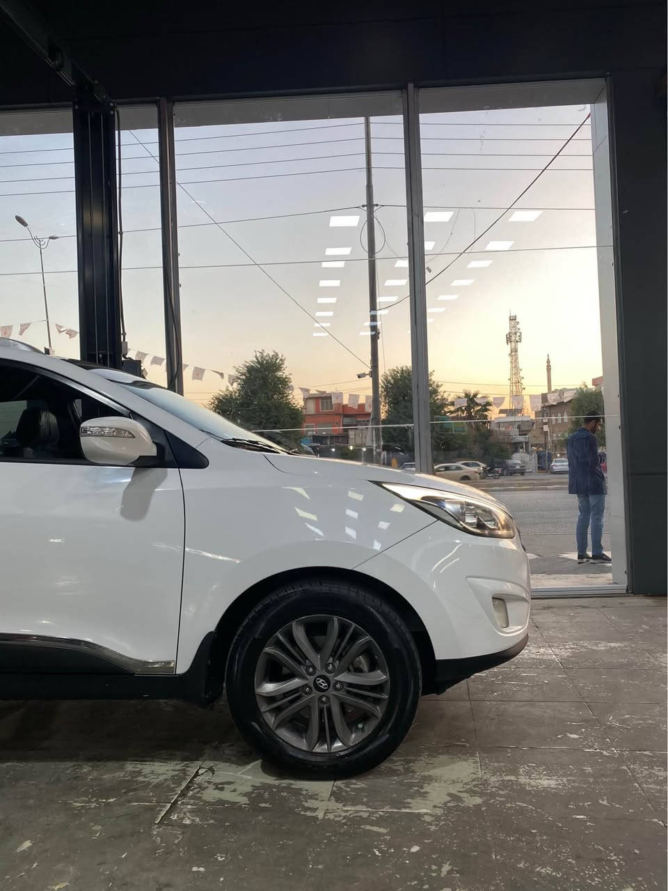 فول مواصفات ماعدا بصمة شاشة ايباد بانوراما تبريد قطعتين تحكم ستيرن ثلاجة لايت عدسة بيهة اقوى منظومة لايت هزة و فحص و سنوية رقم كلة جديد و باسمي تريد تحويل او وكالة ثاني يوم سيارة مال بيت م وماشية 138 الف حقيقي سيارة جديدة كلش بيه بابين رش فقط اثر طخة بدو دواخل وبيه مجال للطيبين *********** أربيل, العراق
