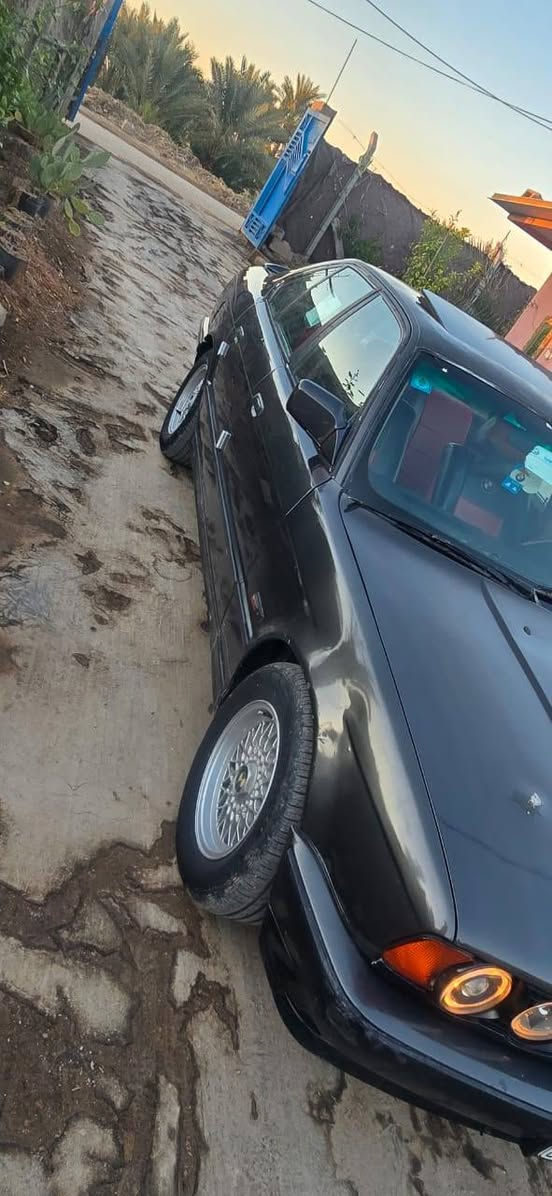 السلام عليكم اخوان بي ام 525
مسكر عدل 

سنويه بإسمي 

تحويل مباشر 

هزه جديده 

سياره خير من الله  غرفه حلوه ترايك البصره 
سعر 47 وبيها مجال 

مكاني واسط 

***********

***********
