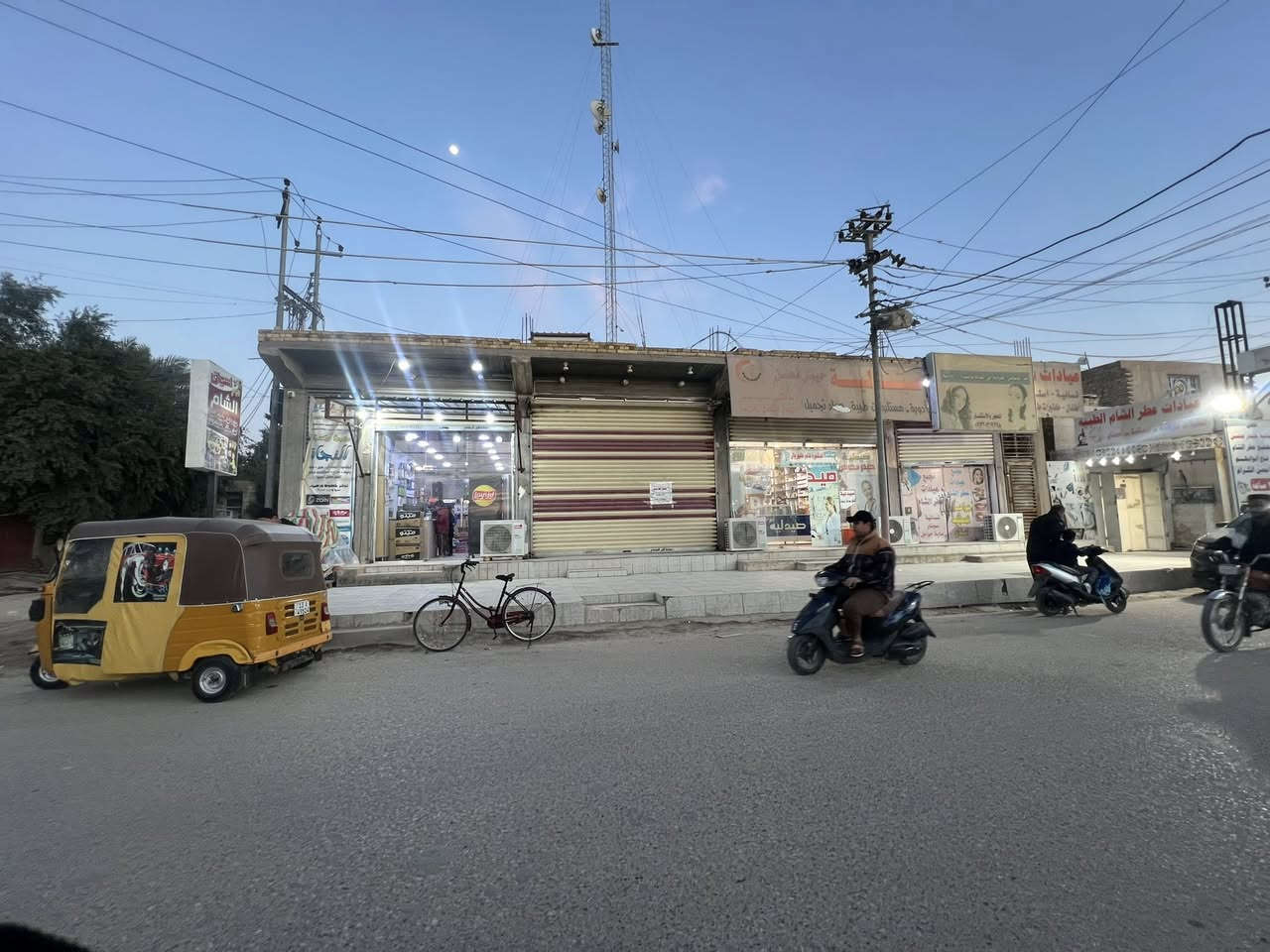 السلام عليكم محل لايجار  حي الحسن العسكري قرب سوك حي الحسن العسكري  الاسستفار اتصل على رقم ***********
