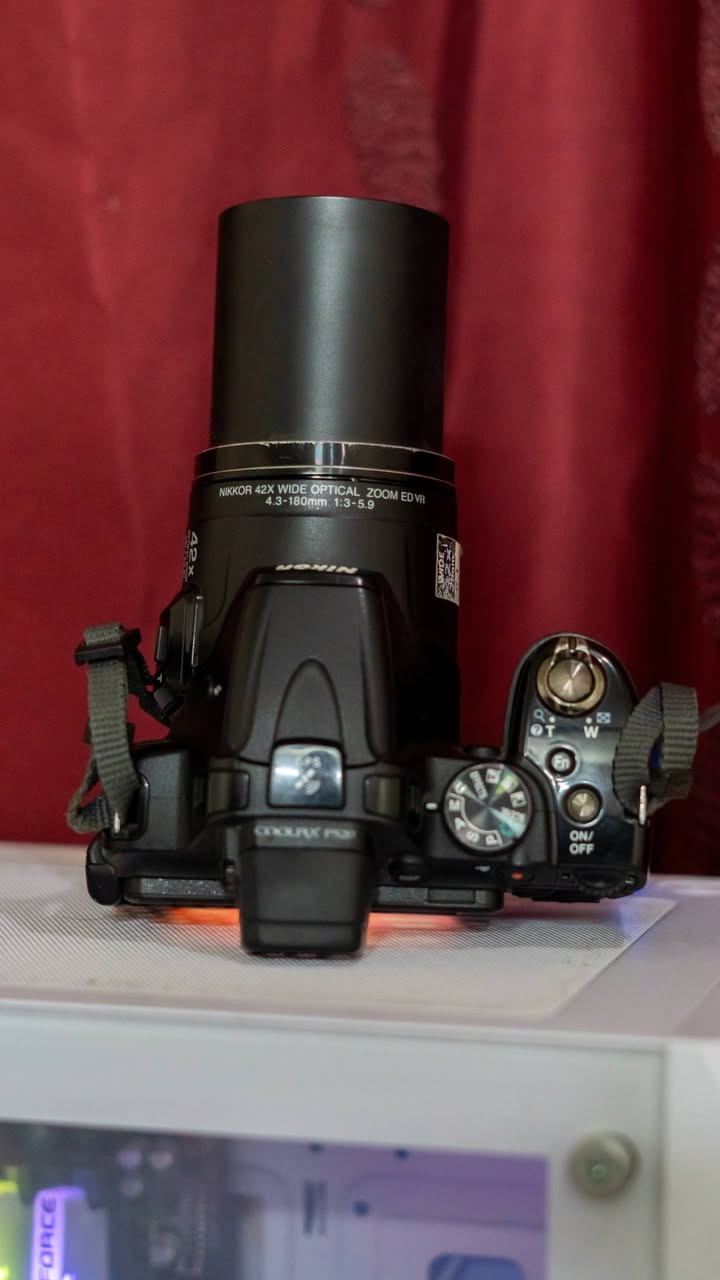 نيكون p520 (اقرة الوصف مهم)
الكامرة شغالة كل الازرار والبكرات العدسة نظيفة من الداخل والزوم سلس ايضا بس مشكلتها تحتاج بيت مال رام جديد
وياها بطارية جديدة مال نيكون اصلية و شاحنة 
يبيعوها ب175-250 بس عارضها ب 100 الف بسبب هذي المشكلة و بيها بعد مجال للشراي
اصفرار بسيط بالشاشة ما مأثر على الصور)بيها


**إذا كنت صاحب هذا الإعلان وتريد حذفه لأي سبب، رجاءا أرسل رسالة إلى الدعم الفني**