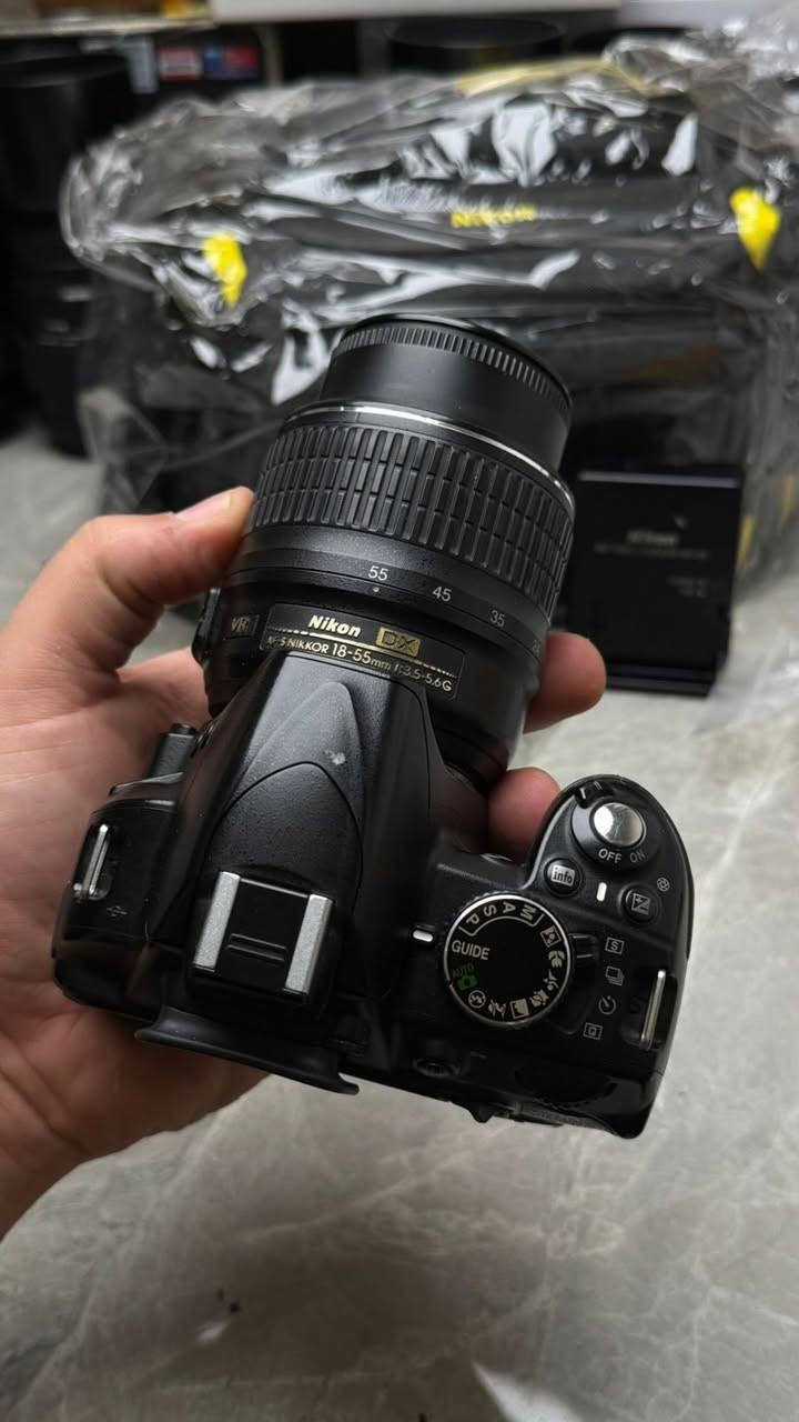سلام عليكم  كامره نيكون 3100كامره كلش نضيفه شوفت عينك ملحقات كامله مكاني بصره عشار وهاذ رقمي ***********وسعر خاص
