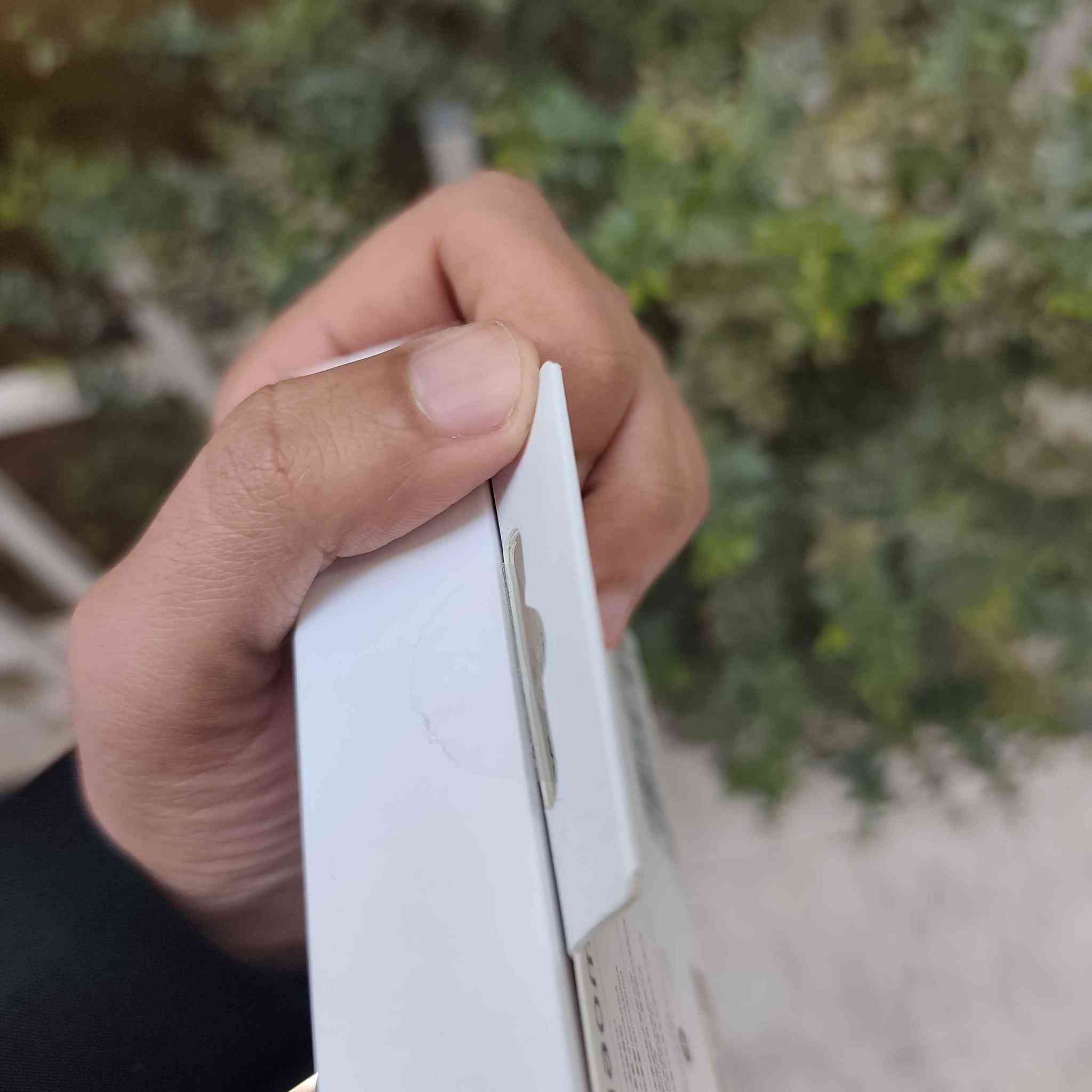 XIAOMI Air3 SE سماعات شاومي اصلية
(الصور خاصة بالمنتج نفسه اني مصورها)
جديدة لوك كبس شركة 
سماعات شاومي اصلية
  تتميز بتصميم مريح وخفيف الوزن . تعمل بتقنية بلوتوث 5.3 لضمان اتصال مستقر وسريع، وتوفر صوتًا نقيًا مع خاصية إلغاء الضوضاء الذكي (AI) للمكالمات. توفر البطارية ما يصل إلى 24 ساعة من الاستماع مع علبة الشحن، 
وتُشحن عبر منفذ USB Type-C. 
أبرز المميزات والمواصفات:
التصميم: خفيف الوزن، شكل مريح داخل الأذن.
الاتصال: بلوتوث 5.3 (Bluetooth 5.3) بمدى يصل إلى 10 أمتار.
الصوت: توفر باس (Bass) قوي وصوت متوازن.
المكالمات: تقنية AI لإلغاء ضوضاء المكالمات لضمان وضوح الصوت.
البطارية: عمر بطارية يصل إلى 24 ساعة (مع العلبة).
التحكم: لمسي للتحكم في التشغيل/الإيقاف، المكالمات، والمساعد الصوتي.
متوفر توصيل لكل العراق 🇮🇶 بغداد, العراق


**إذا كنت صاحب هذا الإعلان وتريد حذفه لأي سبب، رجاءا أرسل رسالة إلى الدعم الفني**