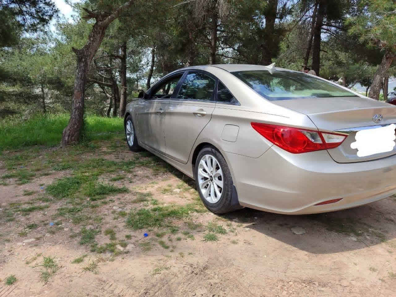 السلام عليكم
سوناتا 2011 مضلع للبيع
سياره مكفولة كفالة عامة 
ماعده مكانات صغيره بارد
بيها سونار 
تحكمات ستيرن
رقمها نينوى الجديد مسطرة
محرك 2400 gdi
كير شرط
المحرك بدايه تبخير
سيارة غرفتها كلش حلوة
لونها ذهبي فاتح
السعر 115 بيها مجال للشراي 
للتواصل ***********
