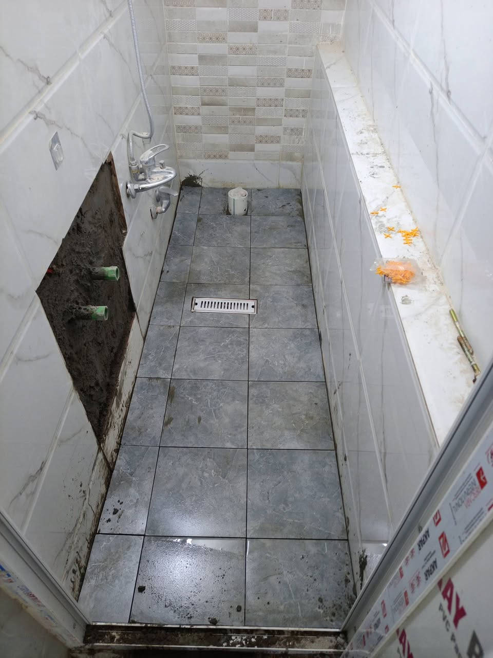 سلام عليكم خلفه تطبيك كاشي بديل رخام كرخ ورصافه يوجد كادر تفليش رباطات سقوف ارضيات اتصال ***********
