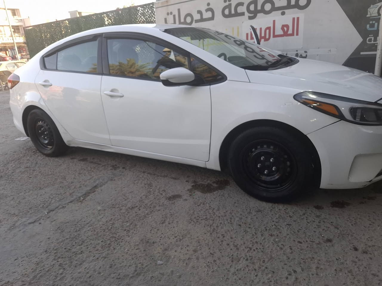 السلام عليكم
كيا فورتي موديل ٢٠١٨ الحادث موضح بالصور ونفسة مصلح مكفولة من التبديل تصليح القطع نفسهن 
منظومة تبريد جديدة شادهه 
تخم تاير جديد 
باتري جديد 
السعر ١٢٥ وبيها مجال بسيط للاستفسار الاتصال على الرقم 
***********
