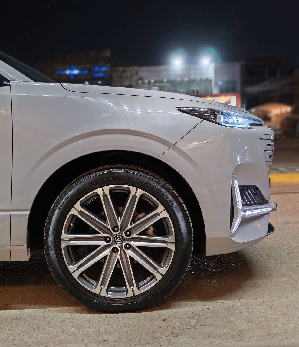 السلام عليكم .. شنجان UinK فخر صناعة شنجان موديل 2022 بغداد بسمي تحويل مباشر لون سمنتي ماشيا ٨١ الف كيلو وقابله للزيداه تحت ضمان الشركة .. 
مواصفاتها يرادلها جريده ومتخلص هههه شنو لبالك ومو ابالك بيها  سياره نظيفه محرك ٢٠٠٠ تيربو شرط شرط البانزين العادي ومن الشركة هذا نظامها بدون اي دونز  صيانة بالشركة مبدل دهن عدهم ٨٠٨٠٠ بعده جديد شرط كير محرك كله كفاله ... 
بيها صبغ بابين جهة الراكب وشويه بحافة قبغ الصندوك بدون اي داخل اكرر بدون داخل حتى عندي فديو بالدواخل فقط خارج .. 
سعرها مناسب جدا جدا ١٨٠ ورقه يعني تقريبا ٢٧ مليون او اقل شويه 
سياره جاهزه من كلشي 
مكاني بغداد حي الجهاد رقمي *********** بي وتساب .. 
وتحياتي للاداره بغداد, العراق
