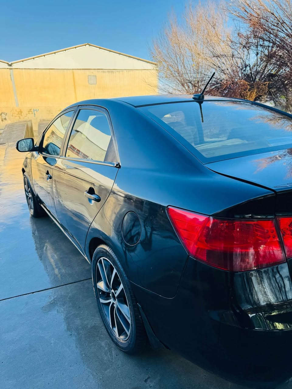 کیا سیراتۆ 2010
ساخ ساق
گێر مەکینە تەبریت کارەبایی بەشەرت
چوار جام کارەبا
شاشە ئایپاد
قفل مەرکزی بیلادی
ویل کرۆم
دەعمی نیە پێش و پشتی بەشەرت 
دوو سێ پارچەی سبوخە
شوێن چوارقورنە
*********** رانية, السليمانية
