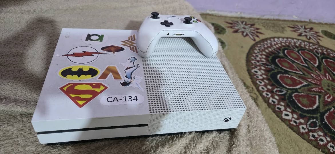 السلام عليكم Xbox 1 X مع جوستيك للبيع السعر 150 الف مدينة الصدر قطاع 74 ***********
