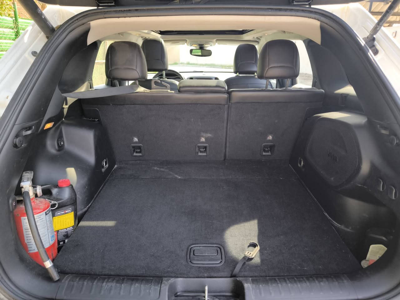 للبيع جيب شيروكي 19 وارد امريكي ، فئة تريل هوك عاليه المواصفات المخصصه للجبال ، محرك 6 سلندر 3200 السريع المرغوب ،،  فول مواصفات ، اللون ابيض ، ماشية 40 الف ميل ، بانوراما ، المقاعد جلد ، خزن ميموري كشنات ، تدفئه تبريد مقاعد ، تدفئه ستيرن ، حادث جاملغ وبنيد ، ايرباك ستيرن و دشبول ، المحرك و التبريد ممتازات ، 
السعر 140 ورقه مع مجال بسيط ...
***********         بغداد مكانها
